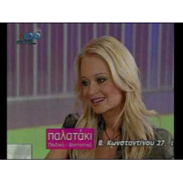 Η ΝΥΦΗ ΦΟΡΟΥΣΕ ΜΑΥΡΑ