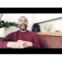 ΦΛΟΓΑ. Ο ΑΝΘΡΩΠΟΣ ΠΟΥ ΑΝΑΨΕ ΣΤΗΝ ΚΑΡΔΙΑ ΜΟΥ ΜΙΑ ΦΩΤΙΑ