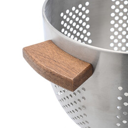 Estia Σουρωτηρι Acacia Ζυμαρικων Ανοξειδωτο 22cm με Ξυλινες Λαβες
