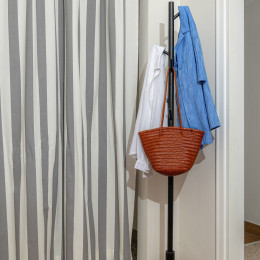 Estia Καλογερος Ρουχων 8 Θεσεων Ξυλινος Μαυρος