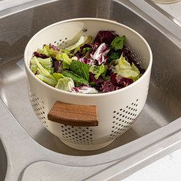 Estia Σουρωτηρι Ζυμαρικων Allure Ανοξειδωτο 22cm με Ξυλινες Λαβες Ivory