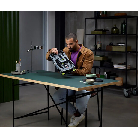 Lego® Technic: Peugeot 9x8 24h le Mans Hybrid Hypercar (42156)